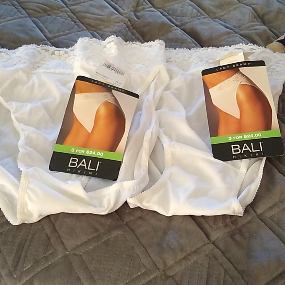 NWT white size 7 panties by Bali